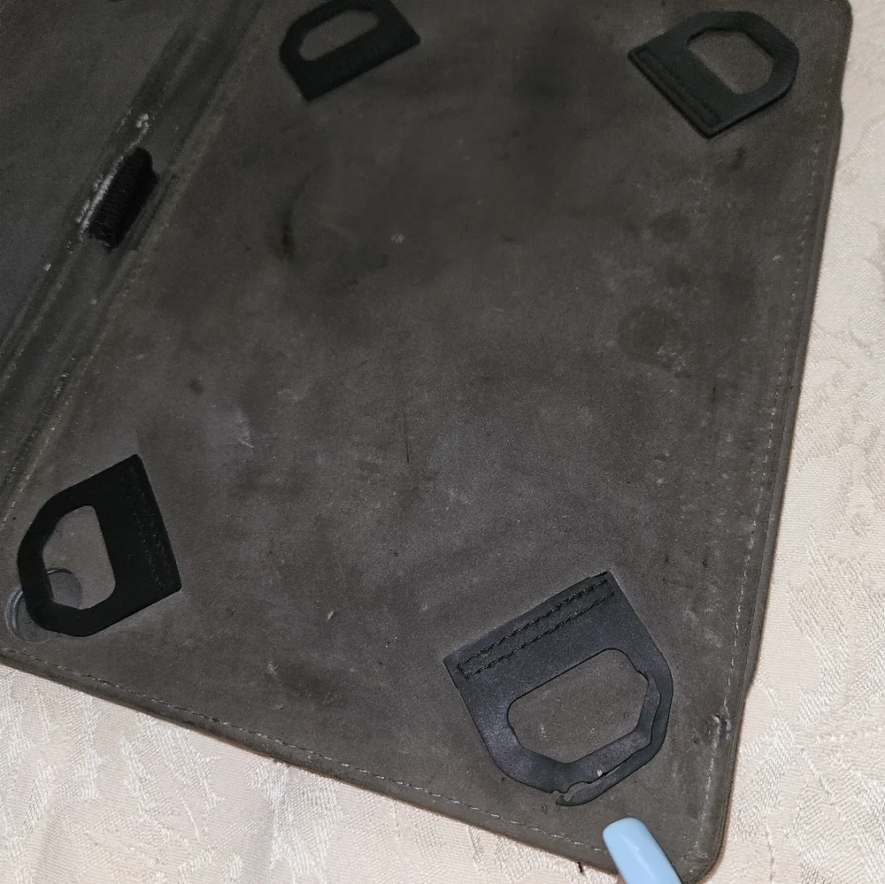 ⚠️Free bundle item- tablet case cover with stand